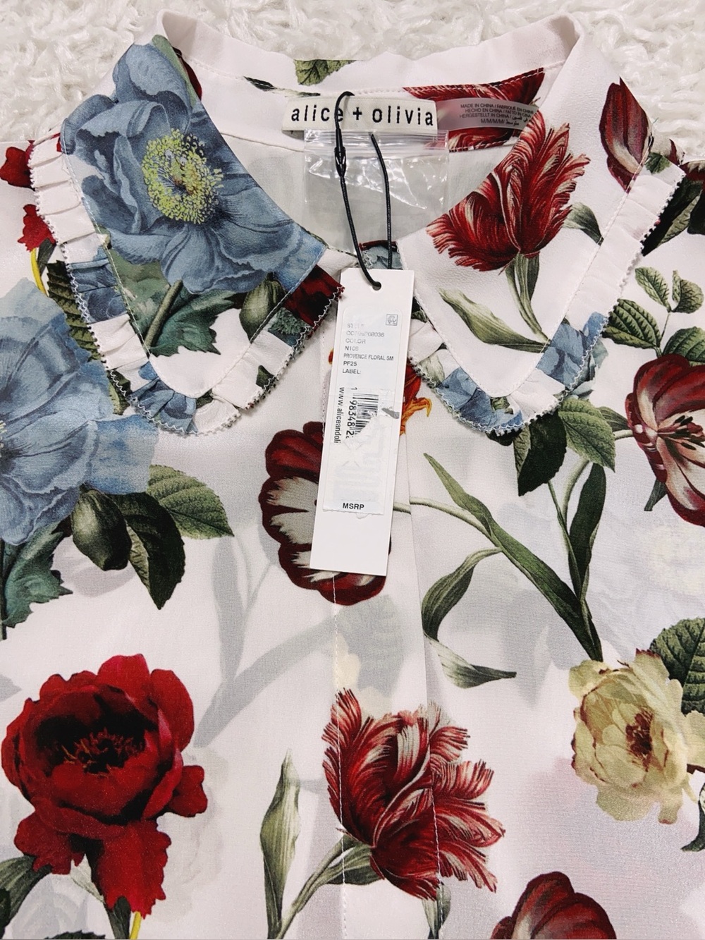 NWT Alice Olivia Martel Floral Flutter Sleeve Silk Button-Up Top - Picture 3 of 5